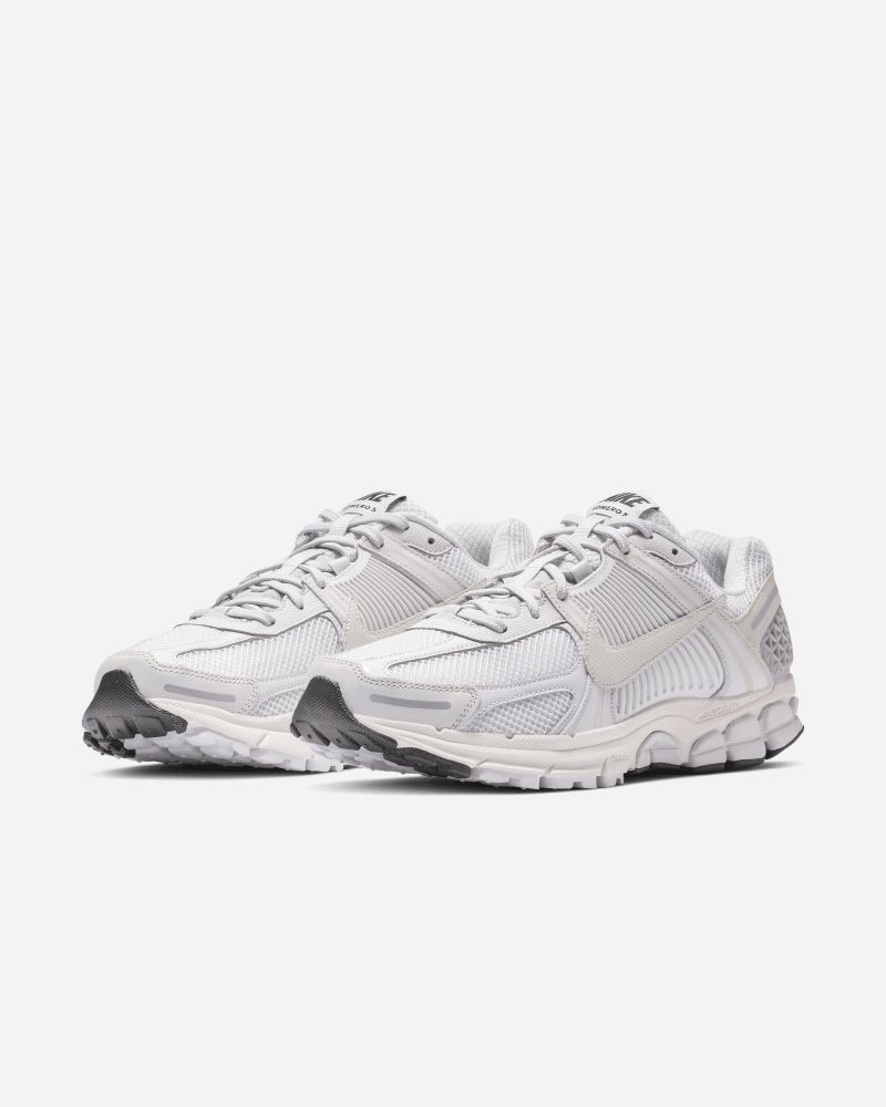 Chaussures Nike Vomero 5 Gris pour homme