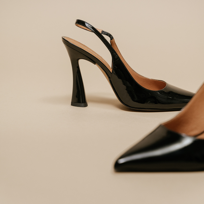 Escarpins slingback à bouts pointus  en vernis noir