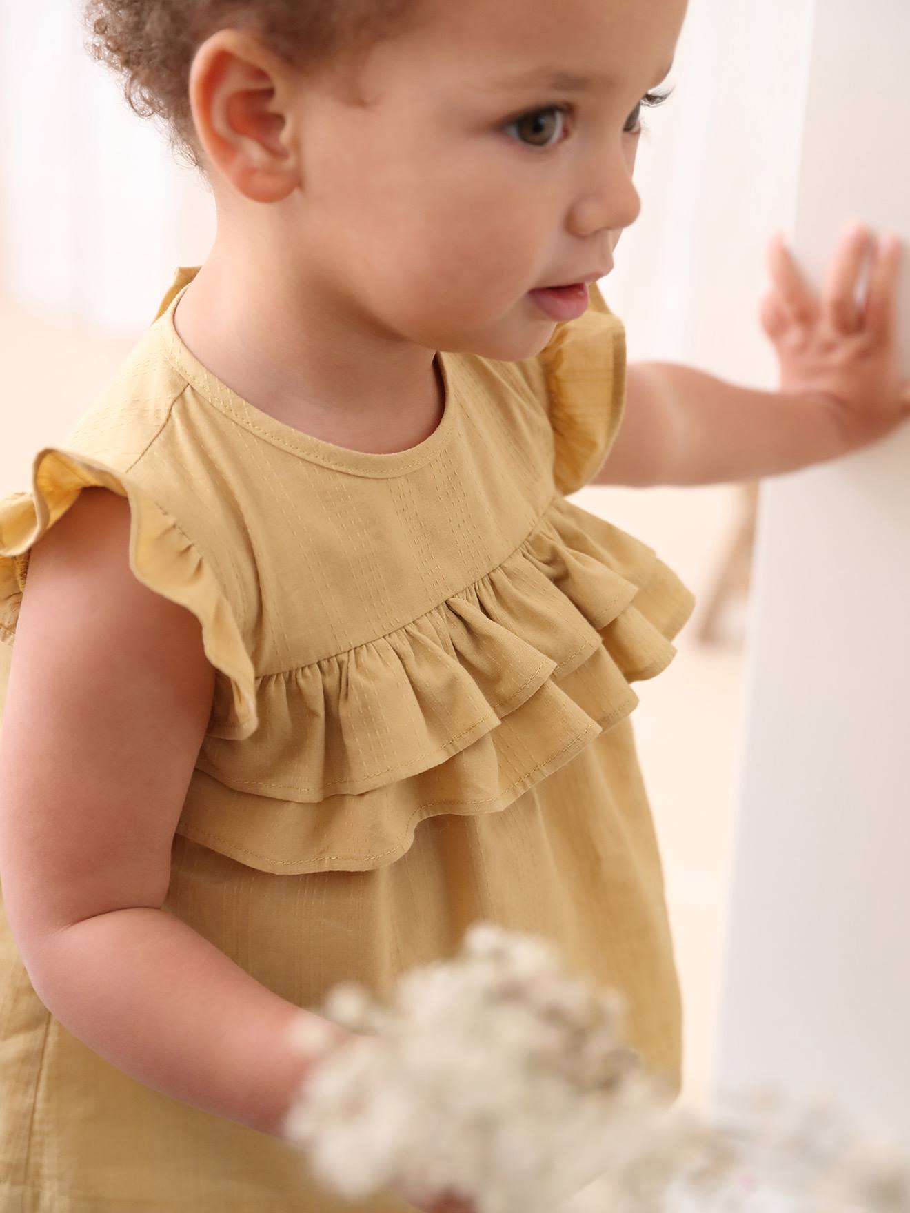 Blusa infantil amarela clara com babados