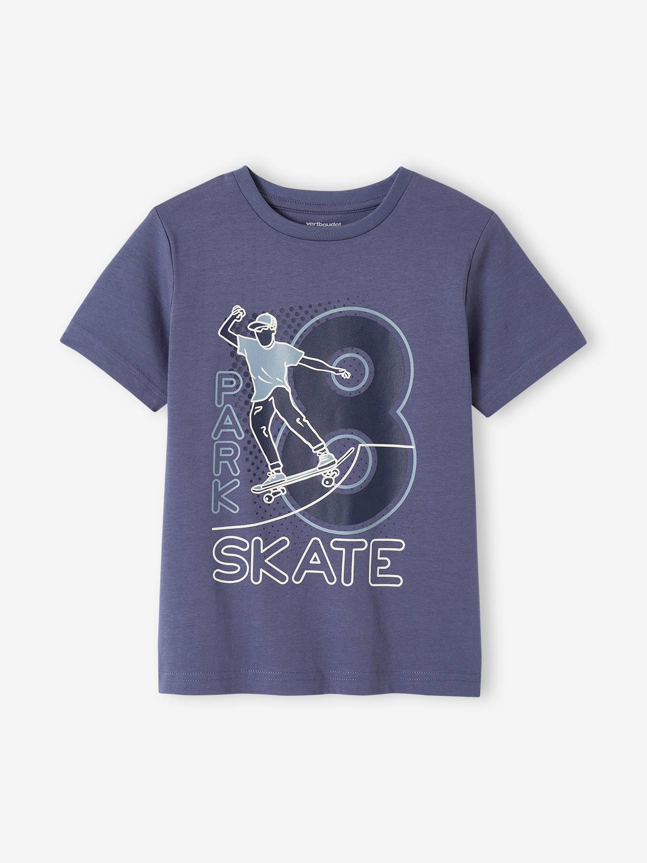 Camiseta de manga curta com mensagem para meninos, lisa, azul claro com estampas.