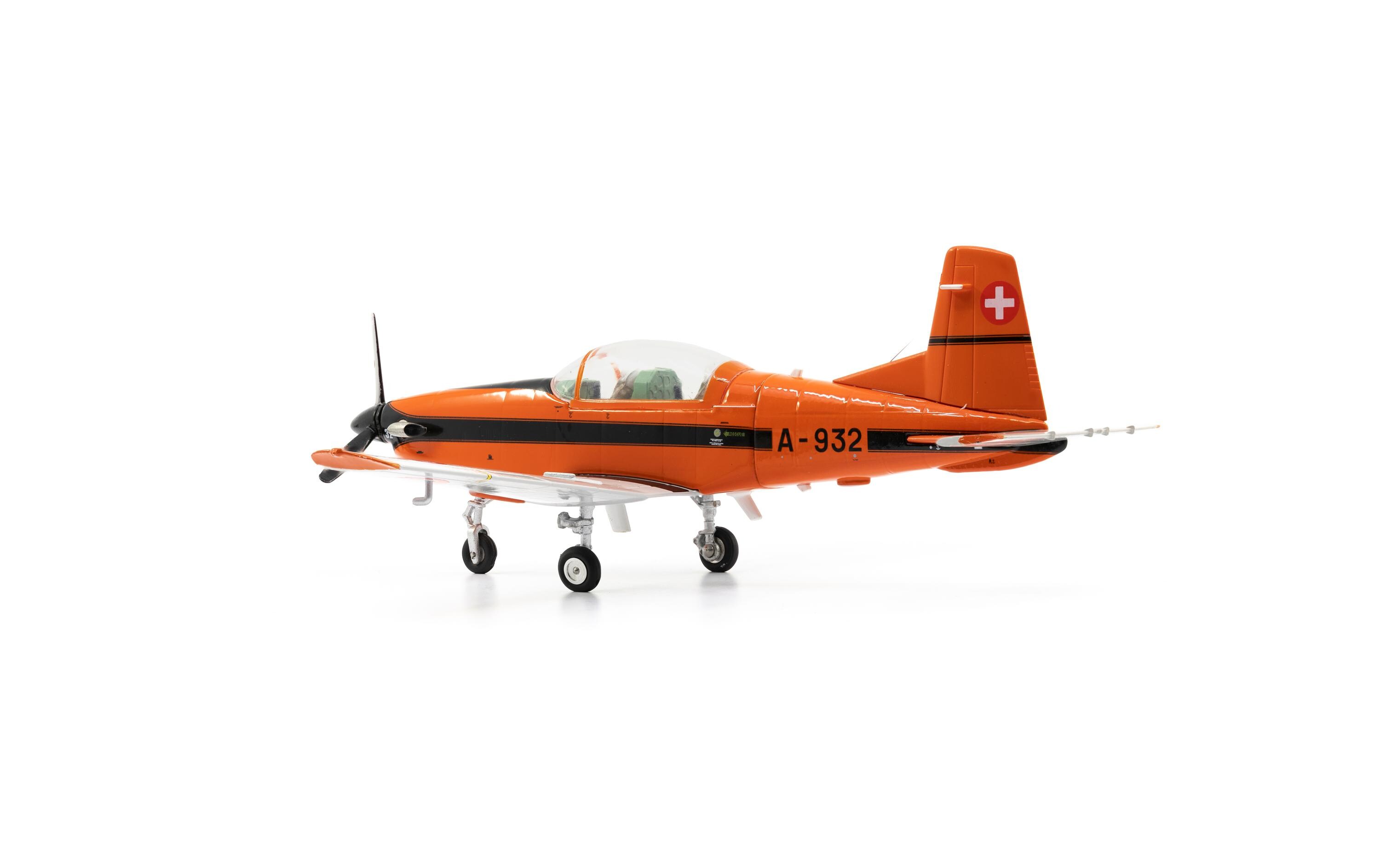 Pilatus PC-7 A-932 - Ursprungsbemalung Orange 1:72Detailliertes Flugzeugmodell