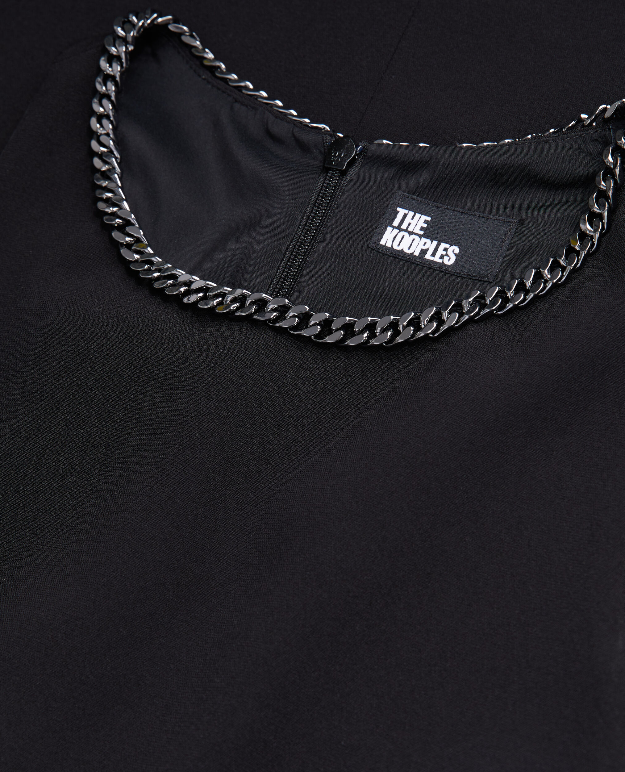 Robe courte noire en crêpe