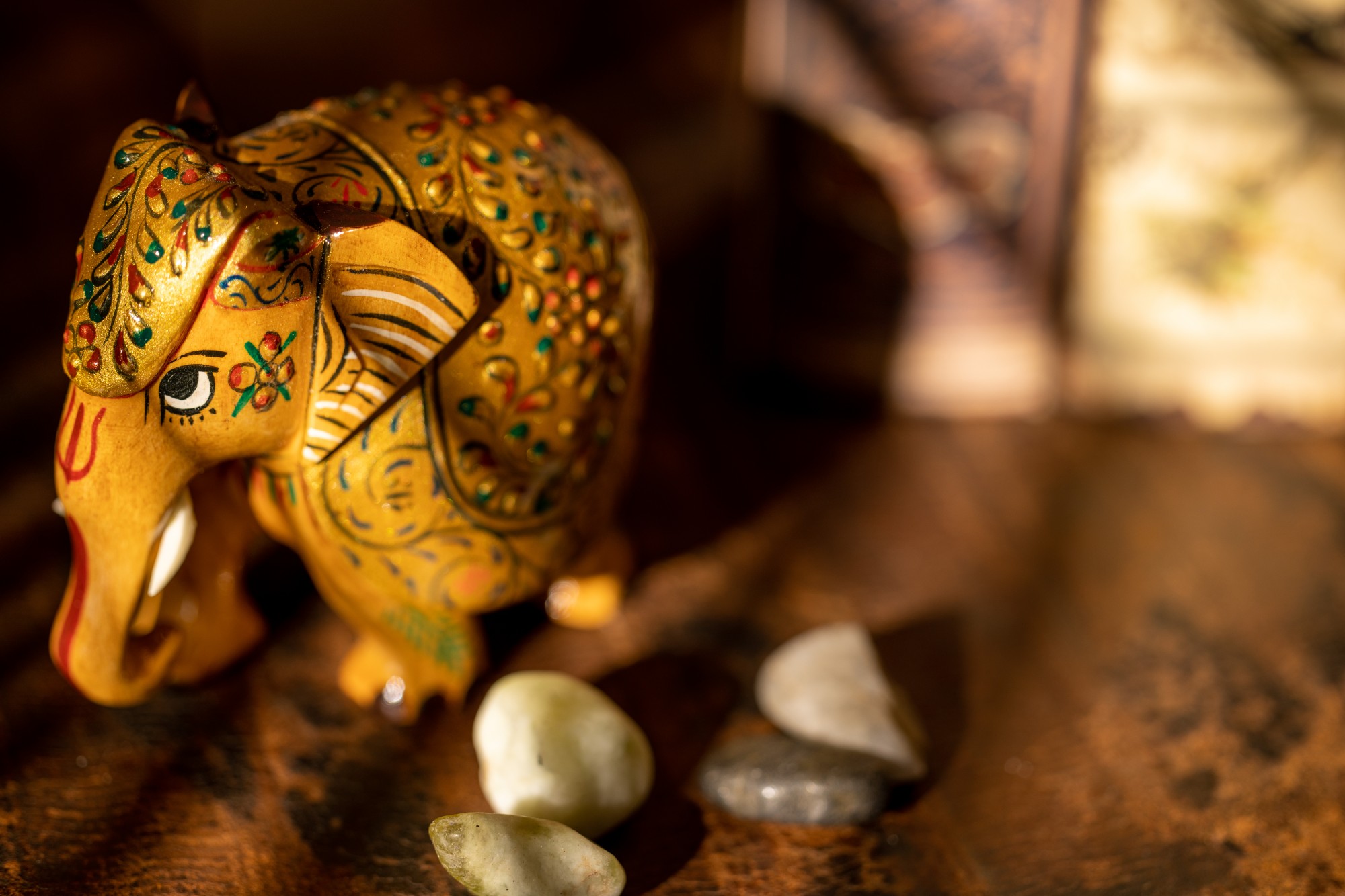 Elefant aus Holz mit Sattel, gelb, B 9 cm, H 8 cm, T 5 cm von fischer's lagerhaus