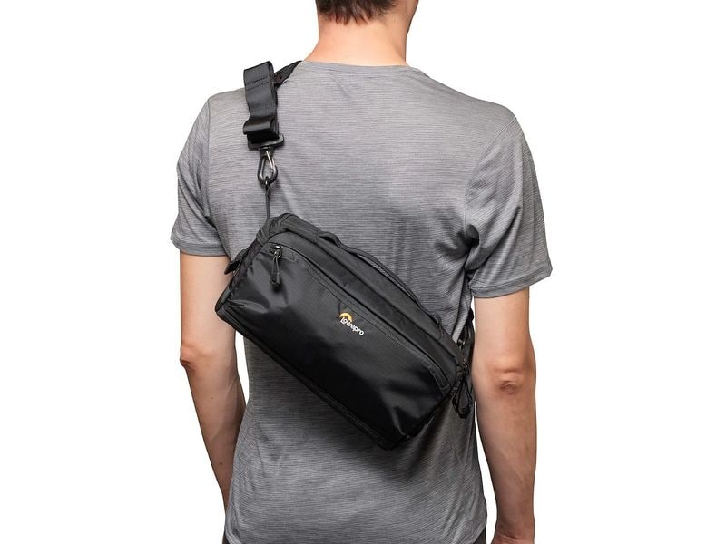 Lowepro Kamera-Tasche ProTactic Lite SLX 120 AW III Robuste, kompakte Umhänge-/Schultertasche für spiegellose Vollformatkamera mit 70-200 mm F/2.8 Objektiv