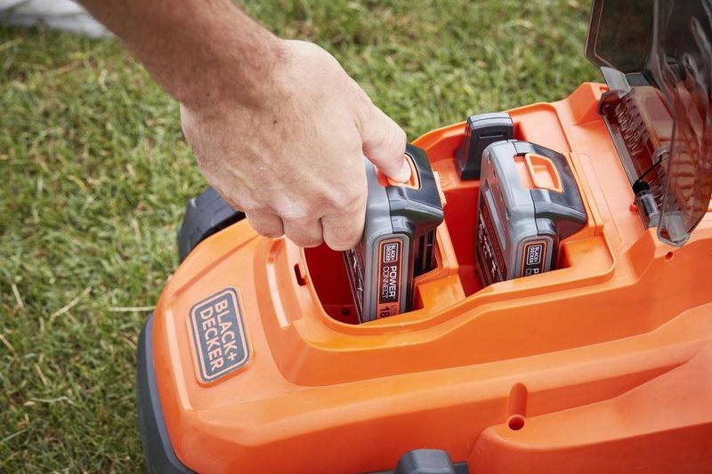 BLACK+DECKER BCMW3318N-XJ Grasmaaier - 33 cm - 2.5Ah Lithium-ion Accu - 35L Opvangbak