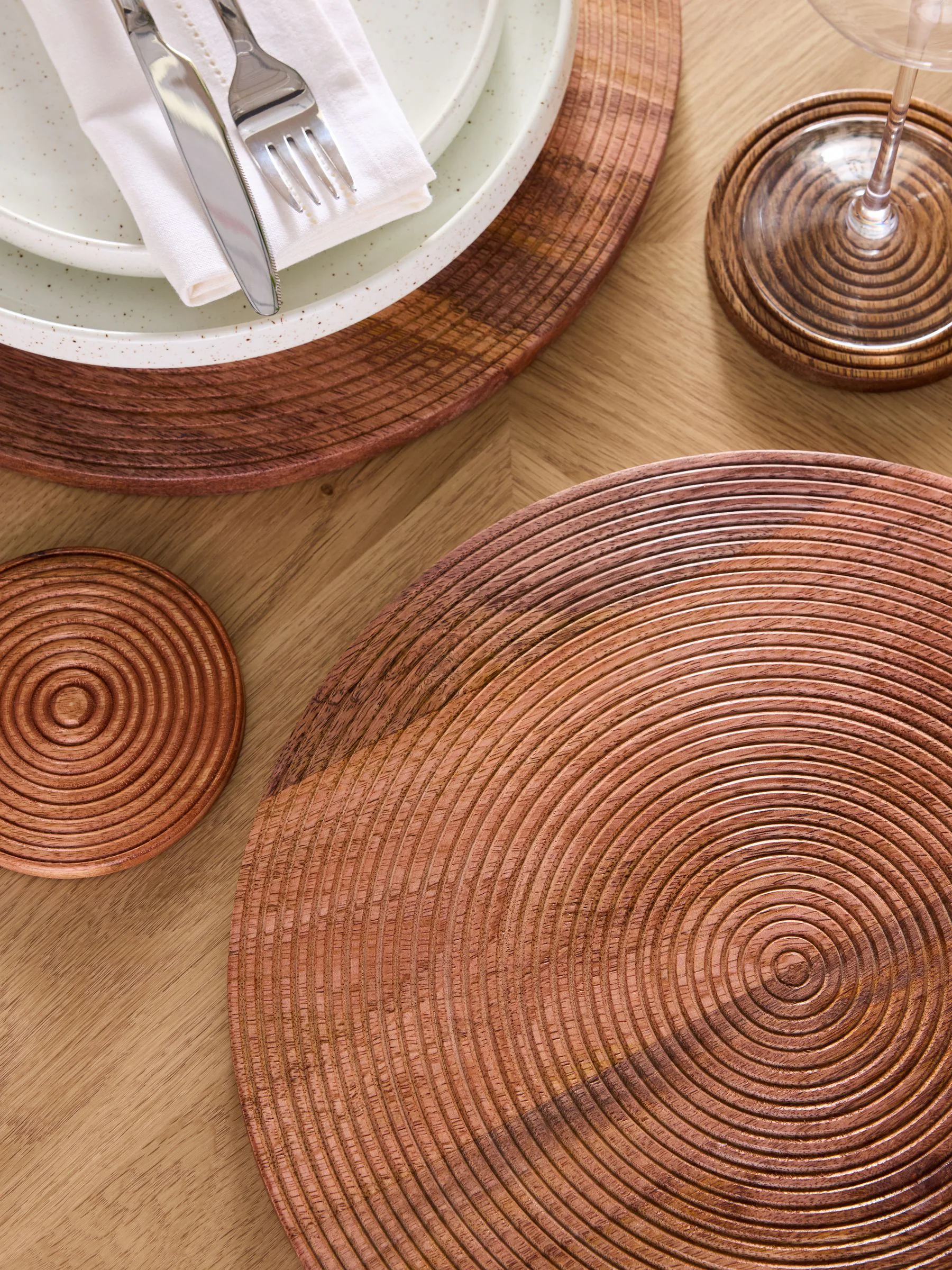 Set of 2 Bronx Etched Wooden Placemats