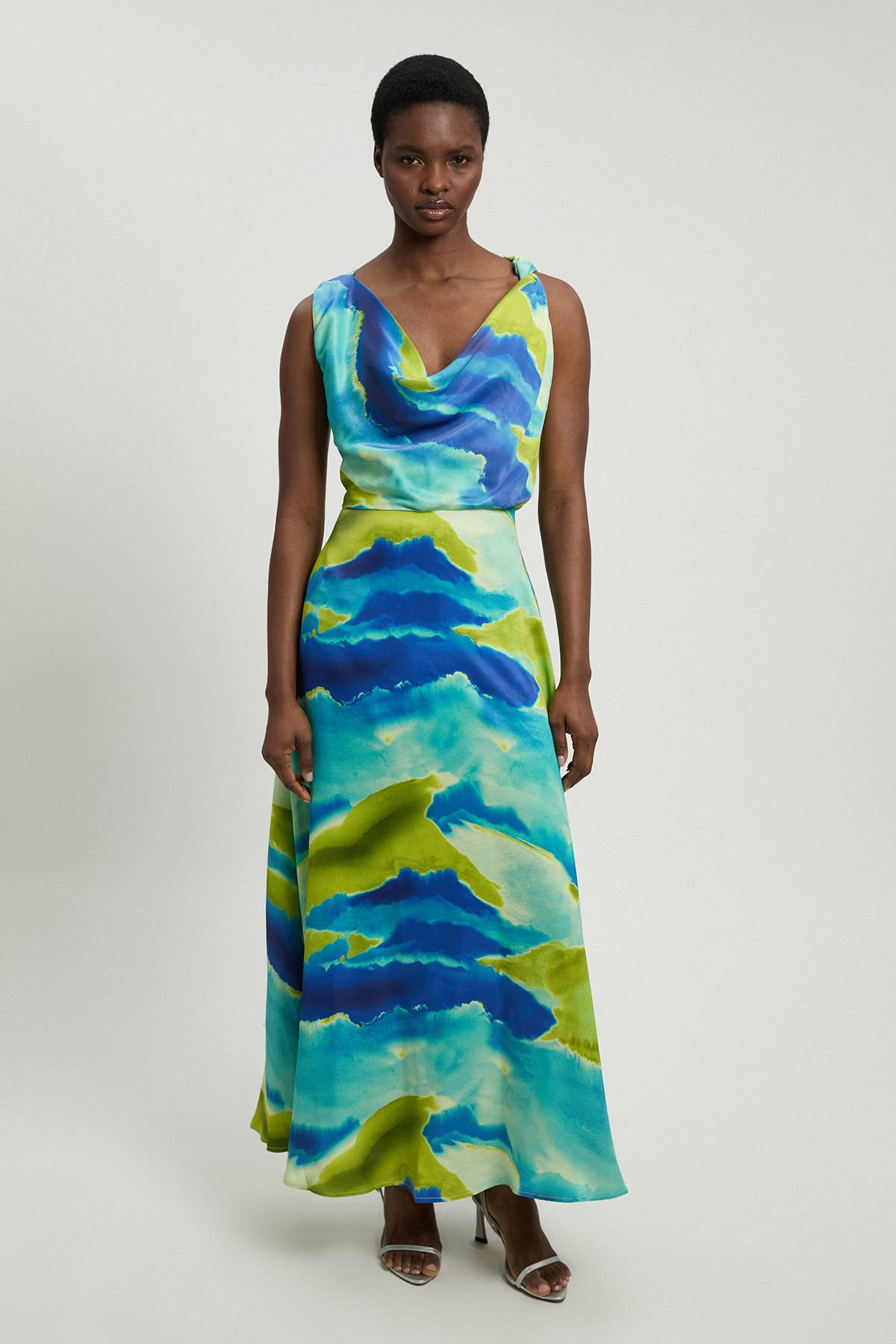 KarenMillen Robe Midi Aqua En Viscose Satinée Avec Détail Torsadé À L'épaule Et Imprimé Abstrait