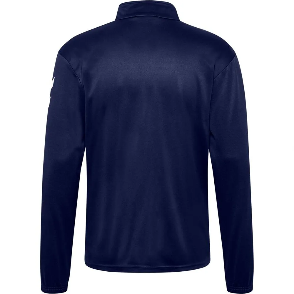 Conjunto esportivo com o logotipo da Hummel