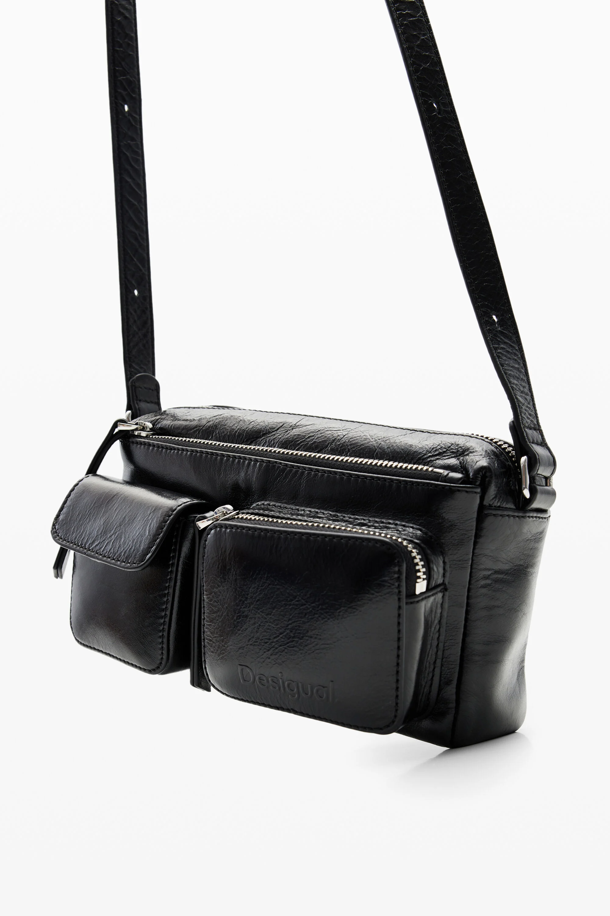 Bolsa de ombro em couro com bolsos