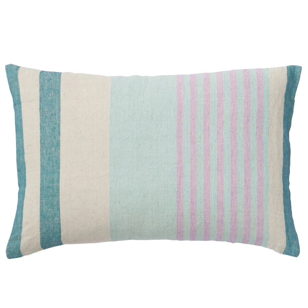 Cozy Living  Maggie pyntepude, Ocean Stripe - 40 x 60 cm.