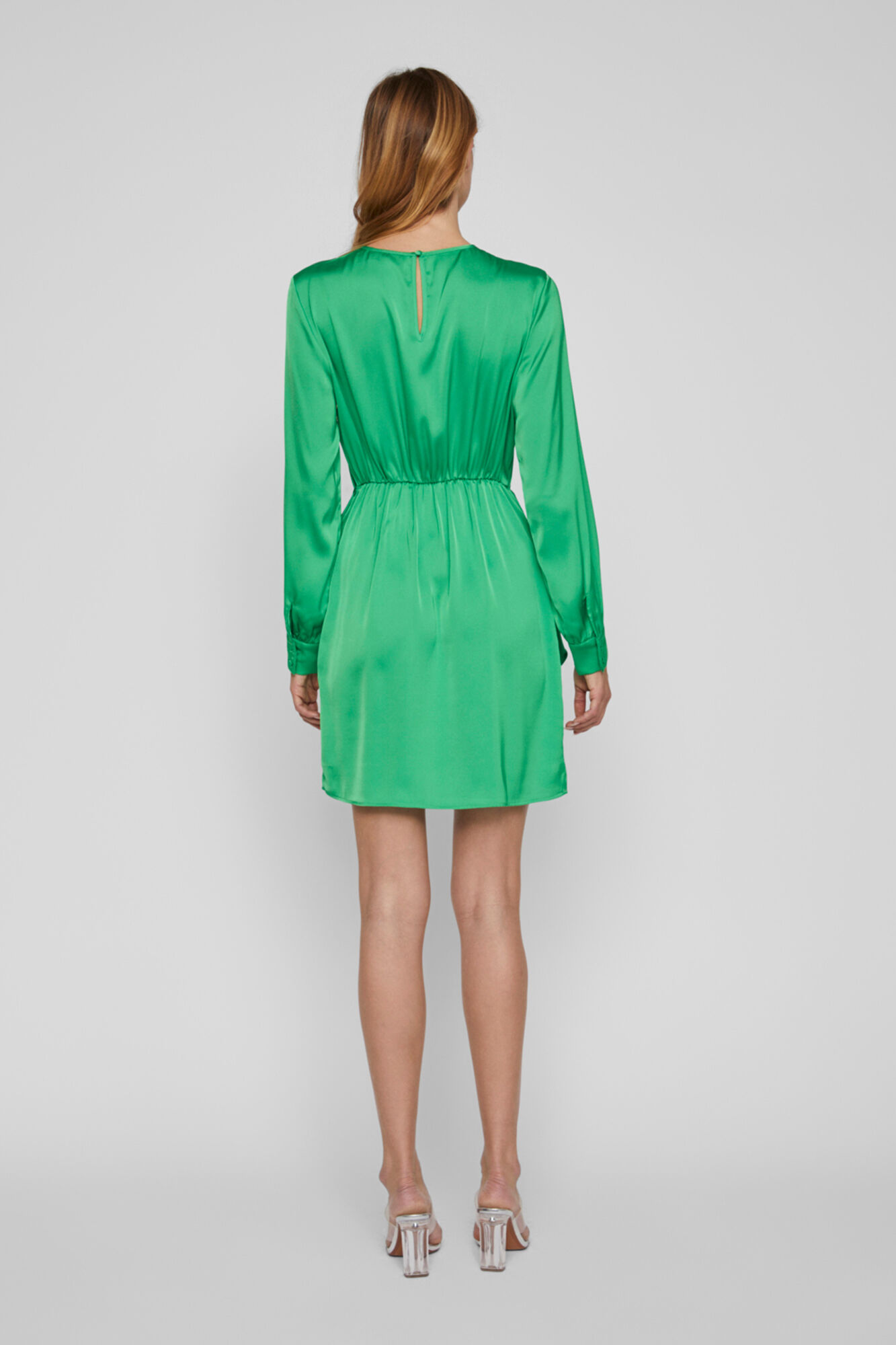 Vestido curto de manga comprida. - Verde