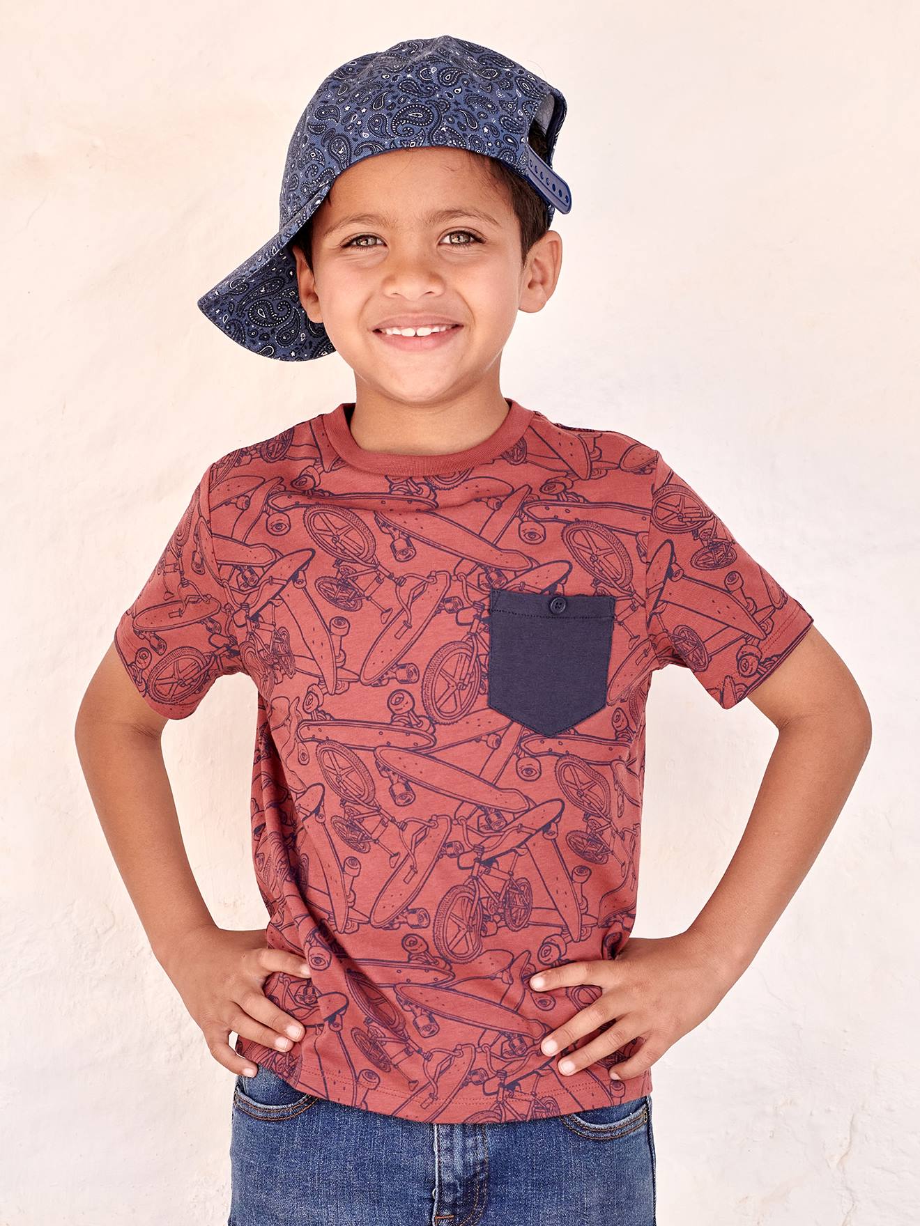 Camiseta de manga curta com estampas gráficas, para meninos, com líquen.