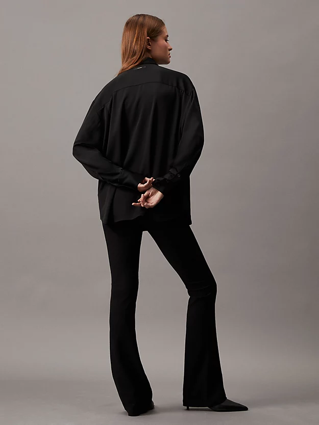 Camisa crepe de corte folgado