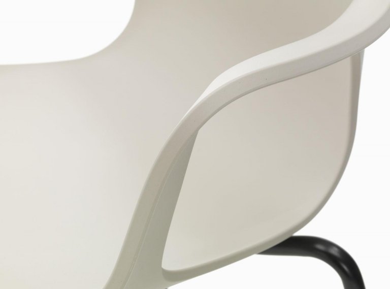 Vitra HAL RE armchair basic dark onderstel diepzwart