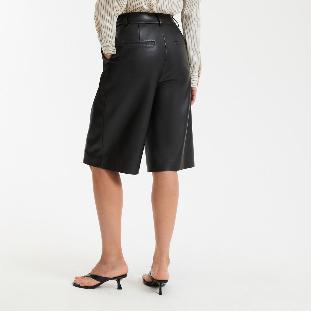COLEÇÕES LA REDOUTE<br>Bermudas com pregas em simili