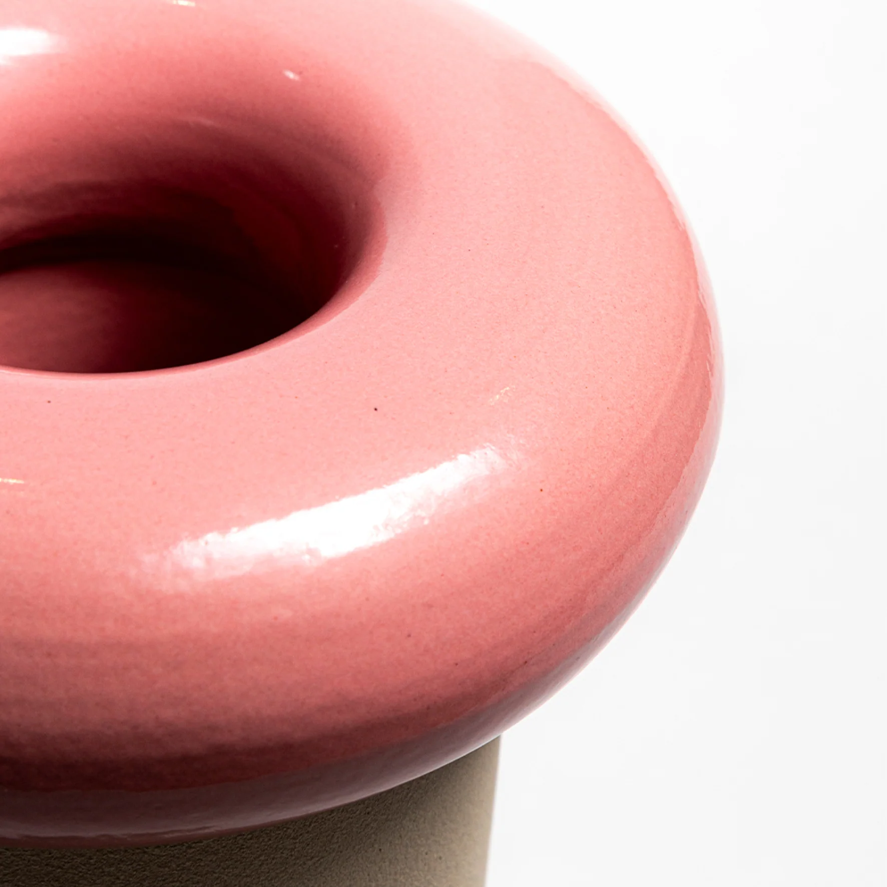 Vaas Aesthetic Studios donut roze