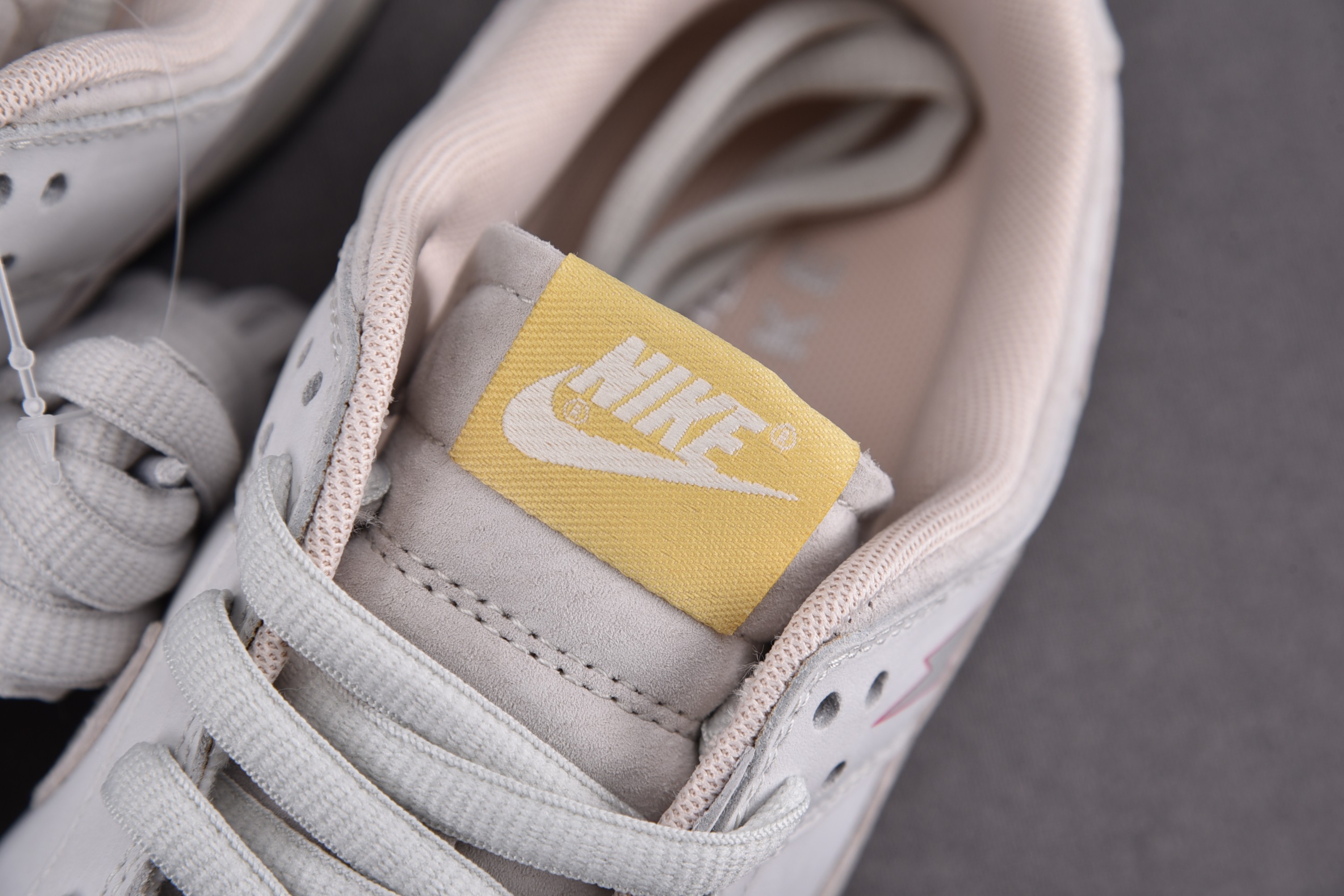 Nike SB Dunk Low Flash Tatoo Cream Grey Black