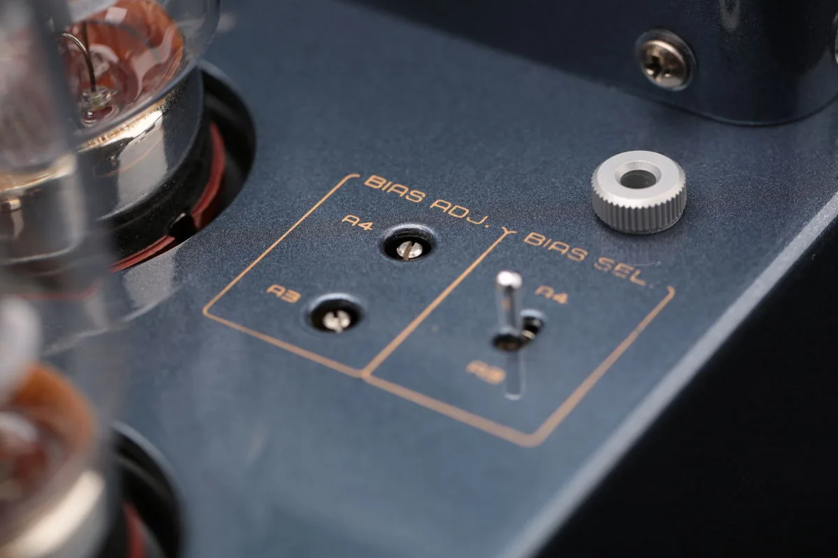 Cayin CS-55A KT88 Silver Amplis à tubes