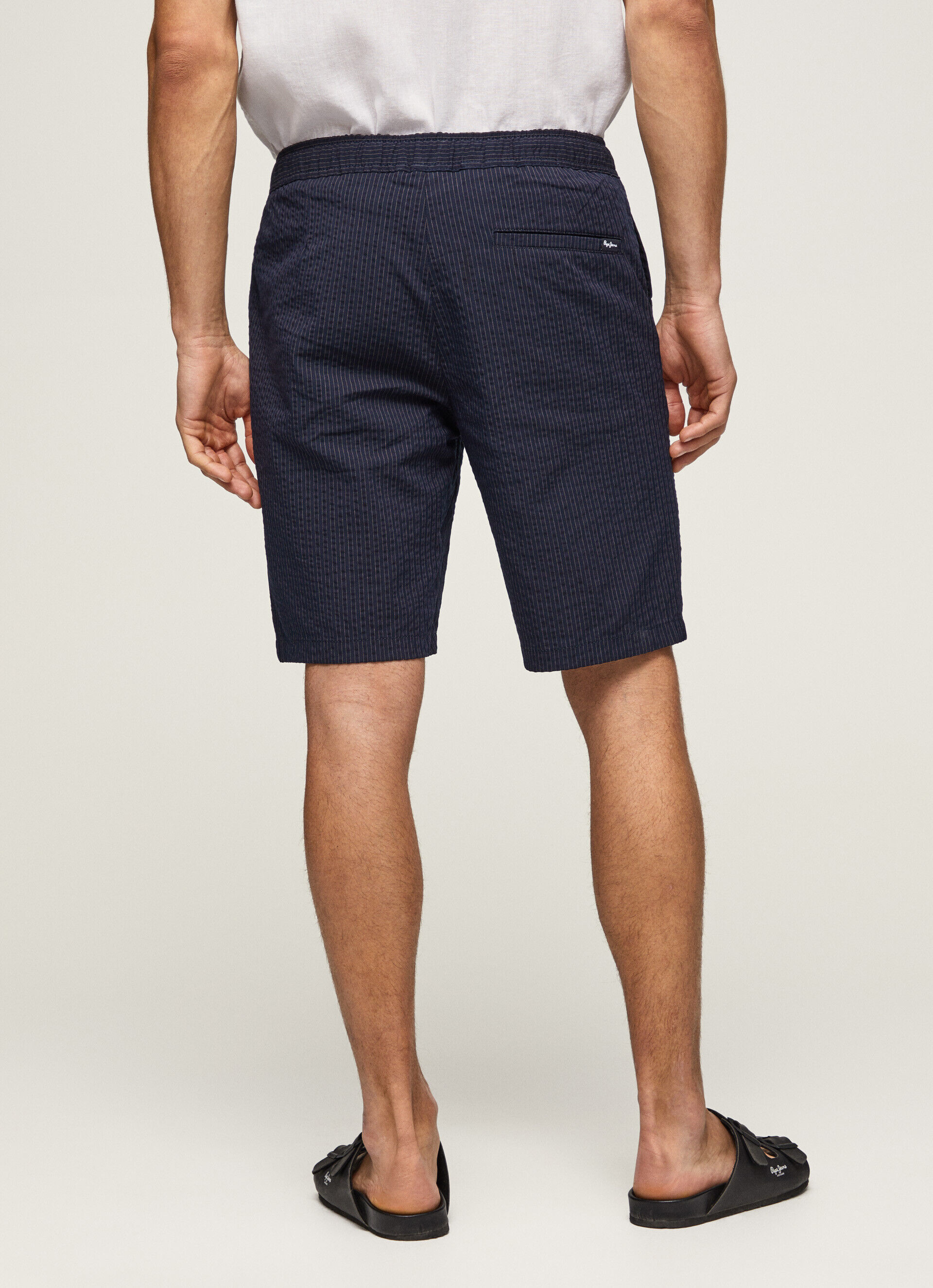 Bermuda listrada estampada com estampa de castelo - Azul Dulwich