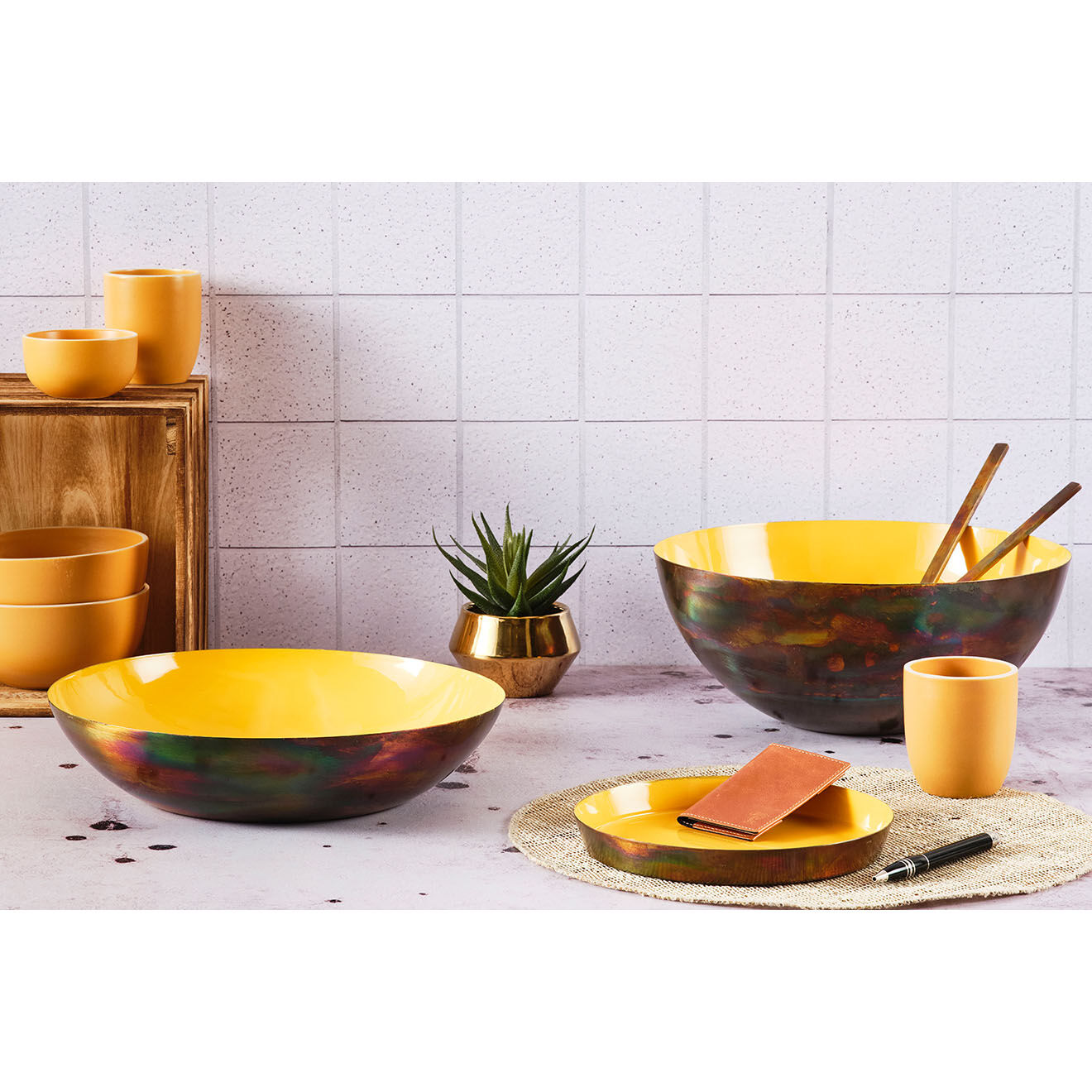 Bjorn Plateau de service en métal Safran - D.20 cm