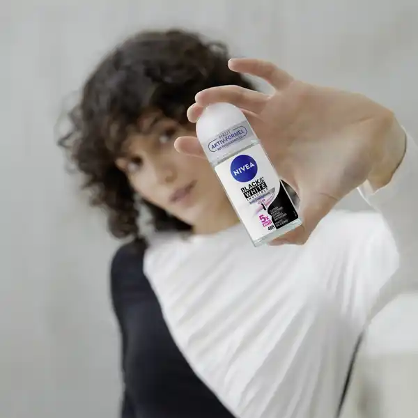 Anti-Transpirant Roll-on Black & White Invisible Clear