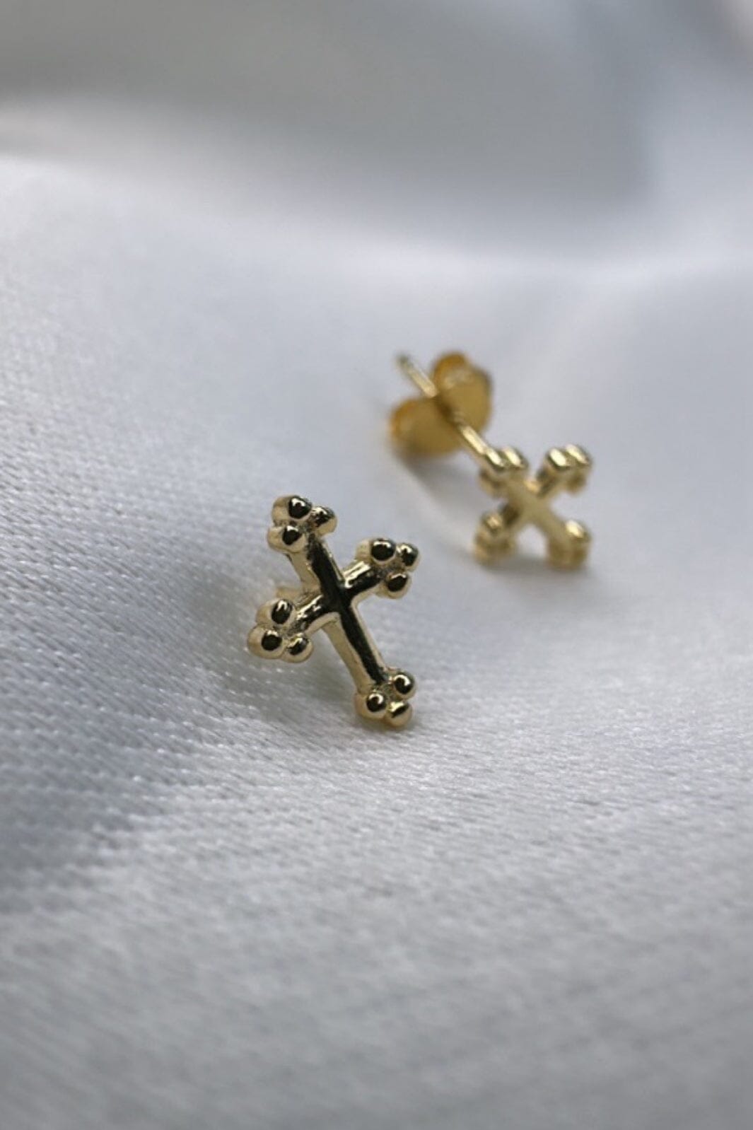 O element Day Dagmar Cross Earstick