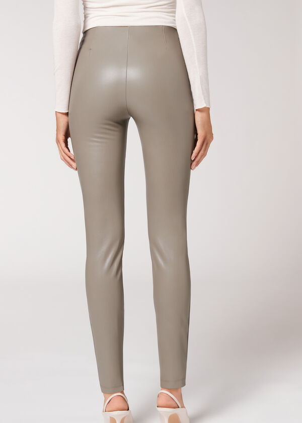 Calça legging skinny estilo marinheiro com efeito de casaco e botões.