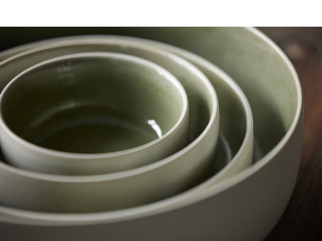 Studio Round Skål Matte white/Shiny moss