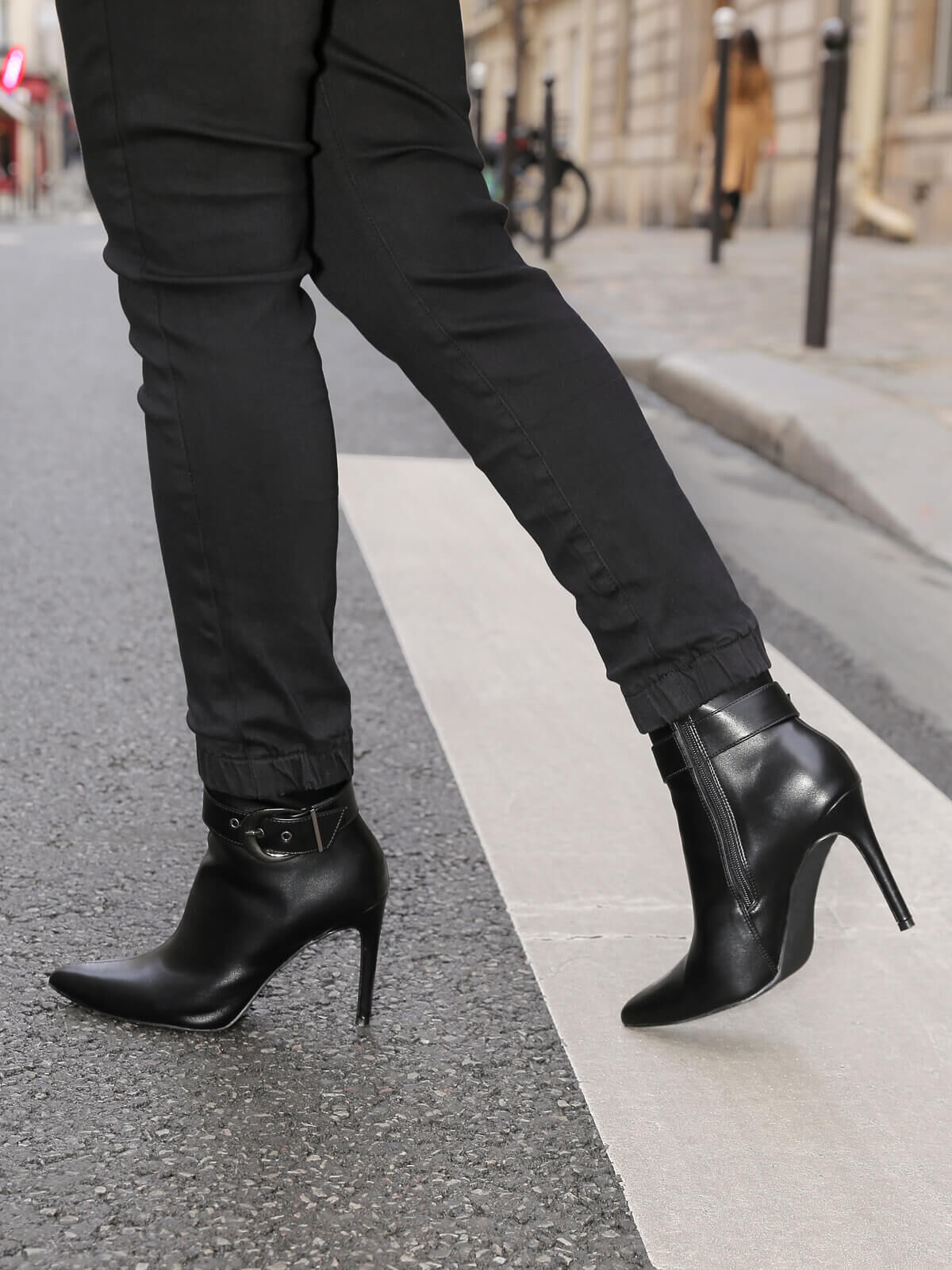 Bottines à bout pointu et boucle- Noir