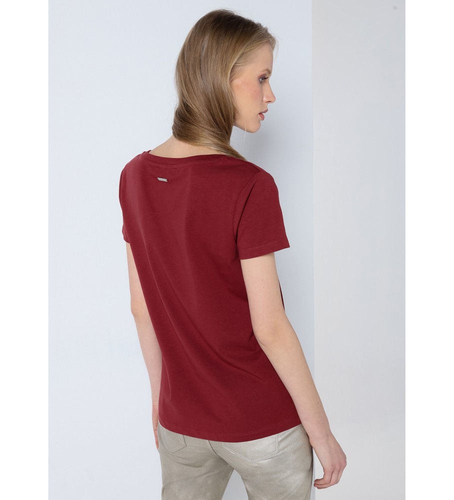 Camiseta Lois de manga curta com estampa floral e logo na cor bordô