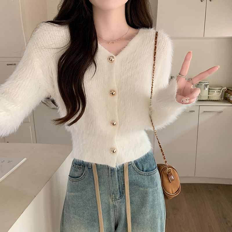 Odestra - V-hals, pluizige cardigan met knoopjes