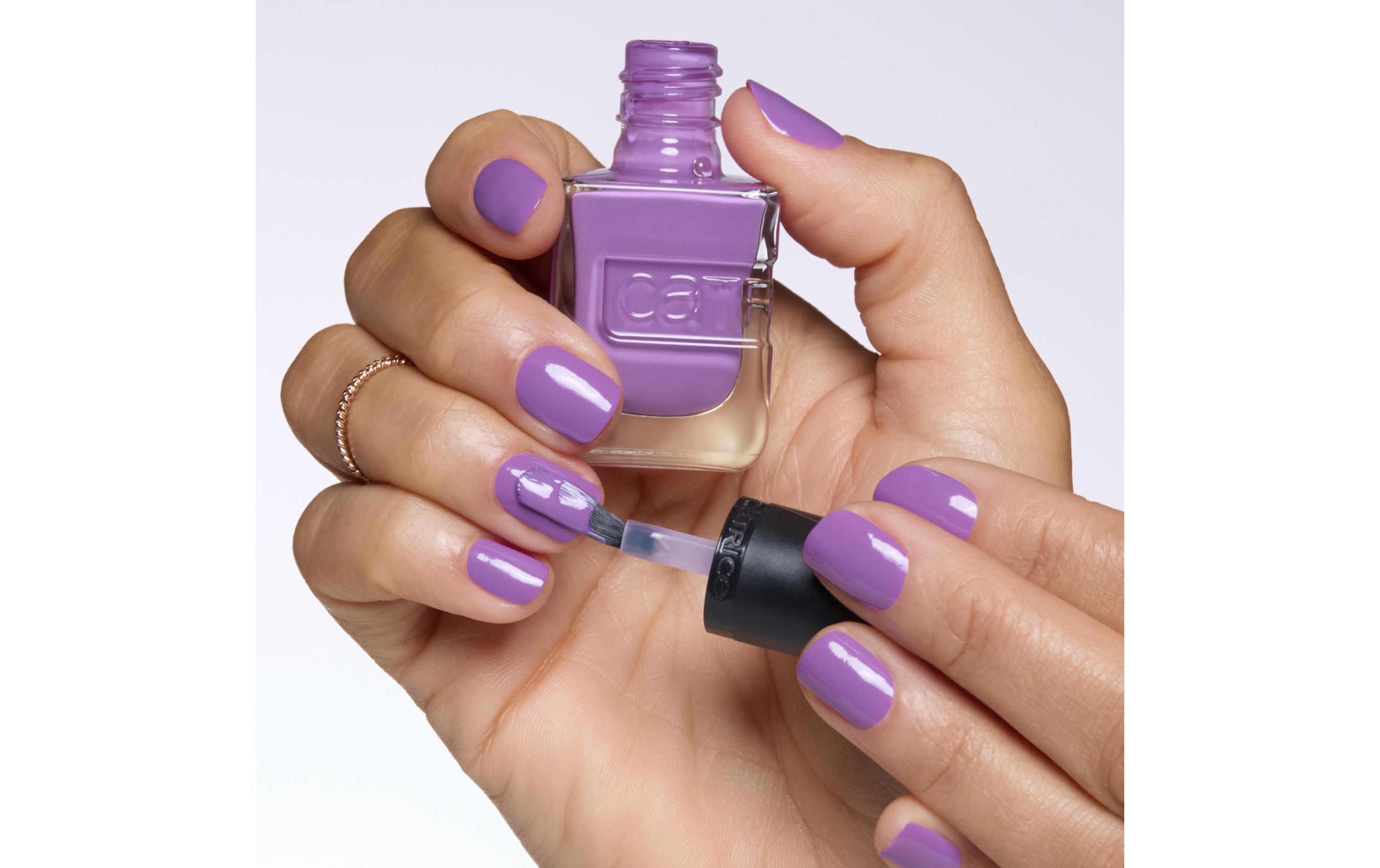 Nagellack Gel Affair 024 Grape Minds Think AlikeLanganhaltender Gel-Nagellack in einem leuchtenden, kühlen Violett-Ton