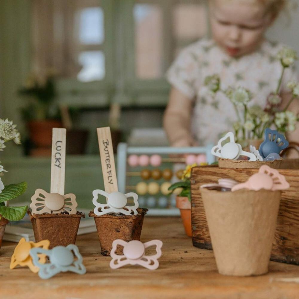 Frigg Fopspeen Butterfly maat 1 0-6 mnd Cream Sage2 stuks