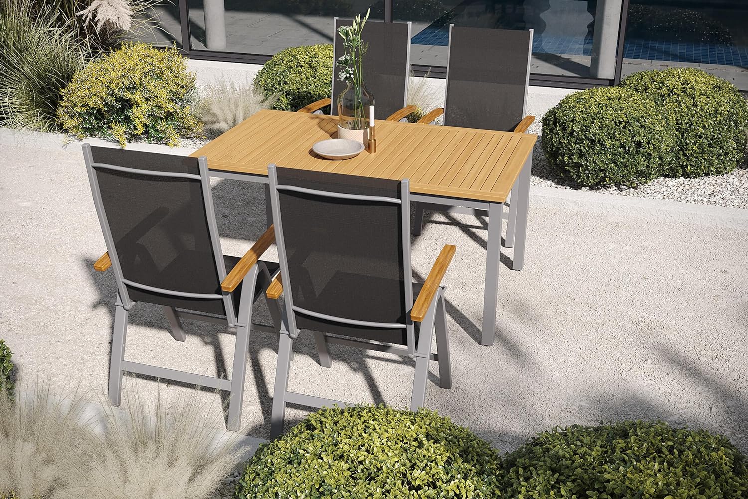 Villana Garten-Essgruppe mit 4 Klappstühlen, Silber, Alu/Eukalyptus, ausziehbarer Tisch 150/200 x 90 cm, FSC®-zertifiziertes Produkt