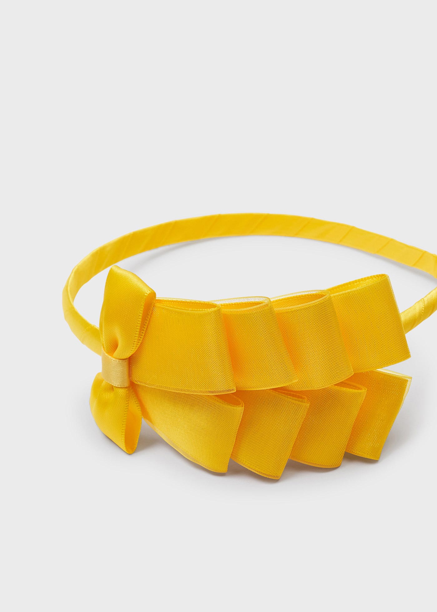 Tiara com efeito espinha de peixe para menina