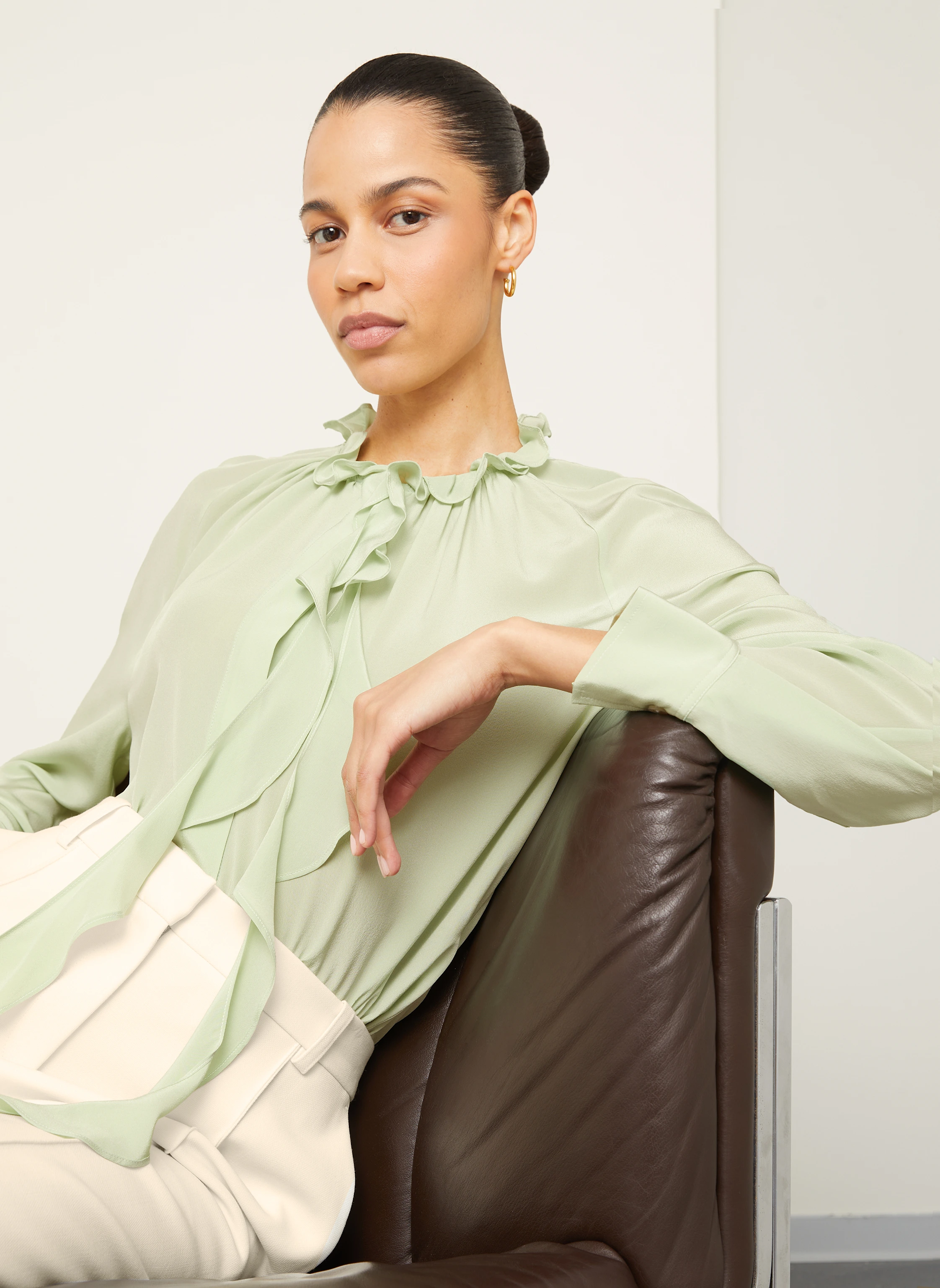 VICTORIA BECKHAM Seidenbluse mit Schluppe und Rüschen