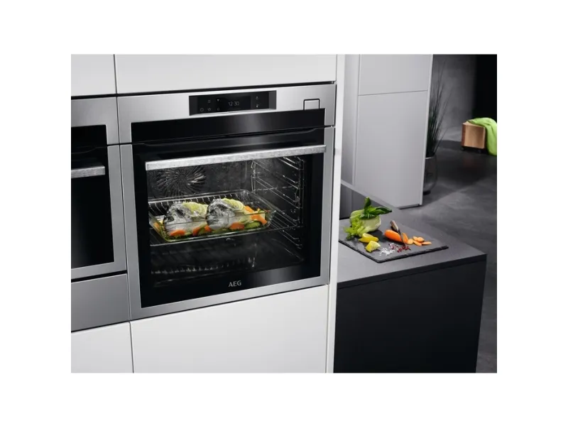 AEG 8000 SteamBoost BSE788380M - Ovn - med dampfunktion - til indbygning - niche - bredde: 56 cm - dybde: 55 cm - højde: 59 cm - med selv-rengøring - Klasse A   - rustfrit stål