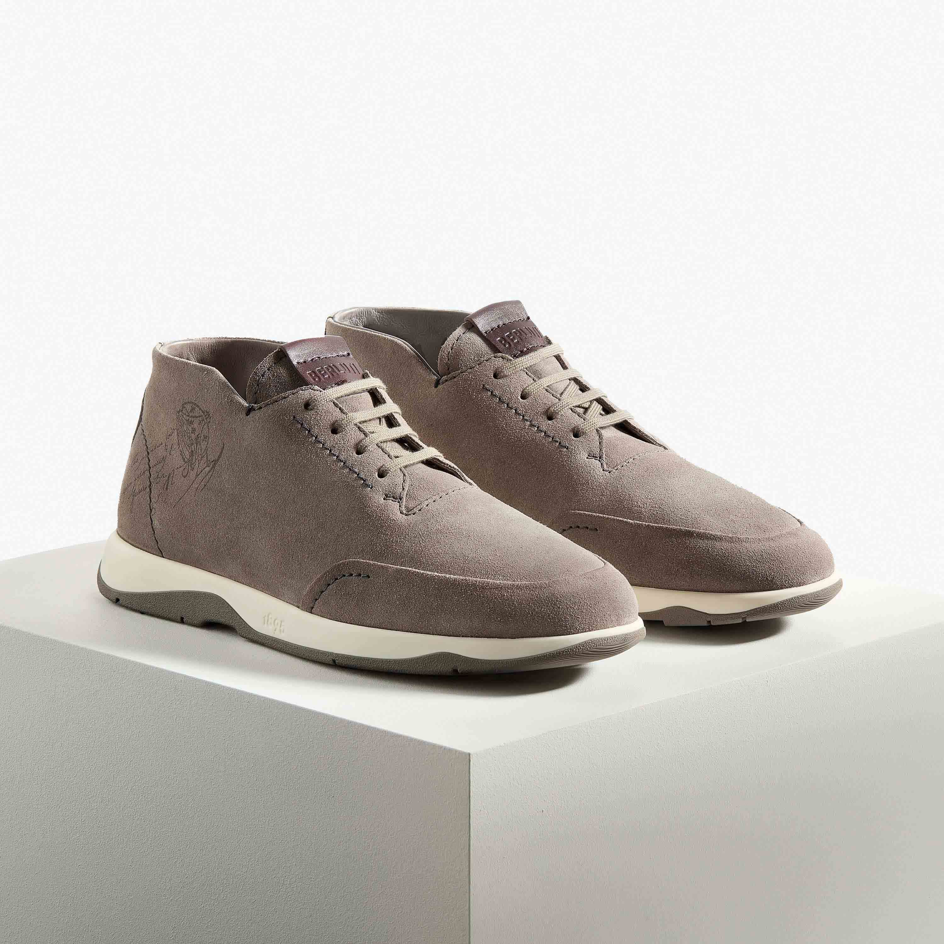 Derby Echappee En Veau Velours Scritto