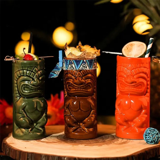 (450ml) 2in1 Keramik Sommer Party Becher Tiki Getränke Cup Deko Vase in Holz Optik - Maui Gods