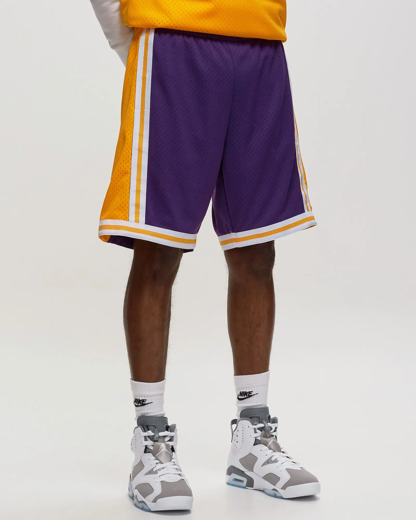 Mitchell & Ness NBA Swingman Shorts Los Angeles Lakers Road 1984-85