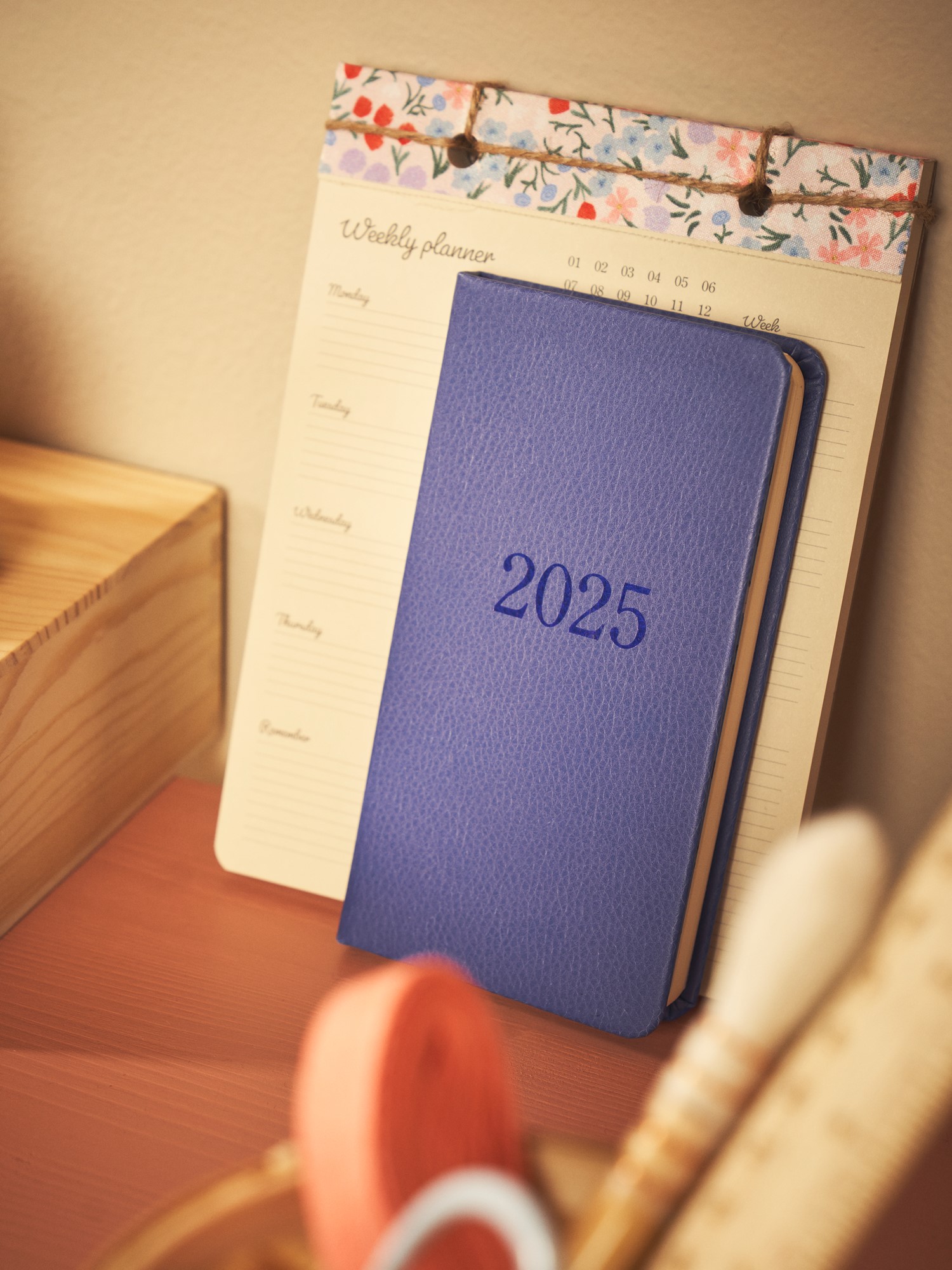 Kalender 2025 | Papir/karton. 15 x 8 cm. | Electric Blue, Blue
