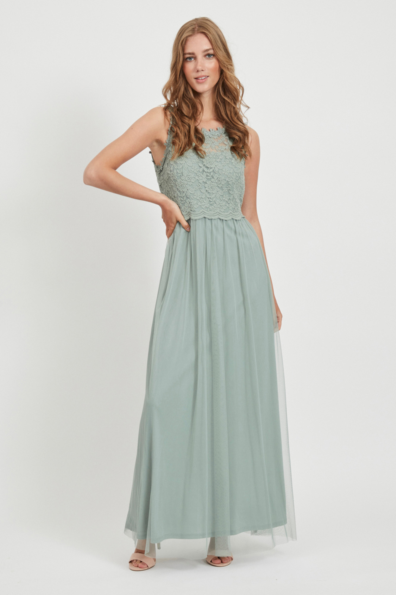 Vestido longo com saia de tule