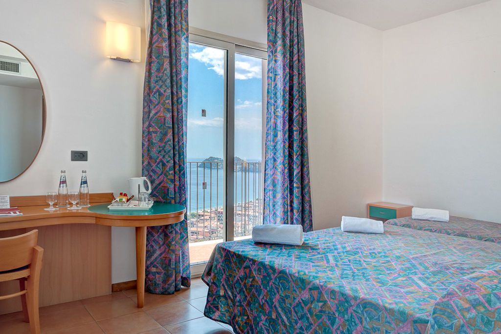 Fly & Go Antares Hotel Logies en ontbijt - Hotel
