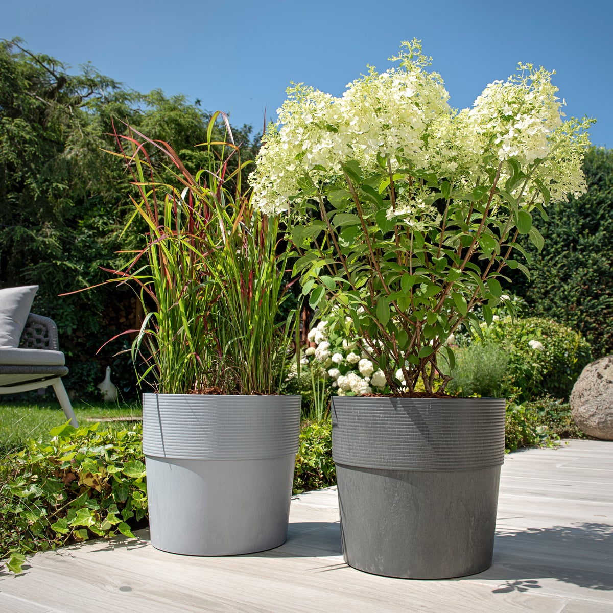 Scheurich Groove+ 40, plantenbak/bloempot, rond, van kunststof, kleur: Carbon, 39 cm diameter, 35,2 cm hoog, inhoud 31 l.