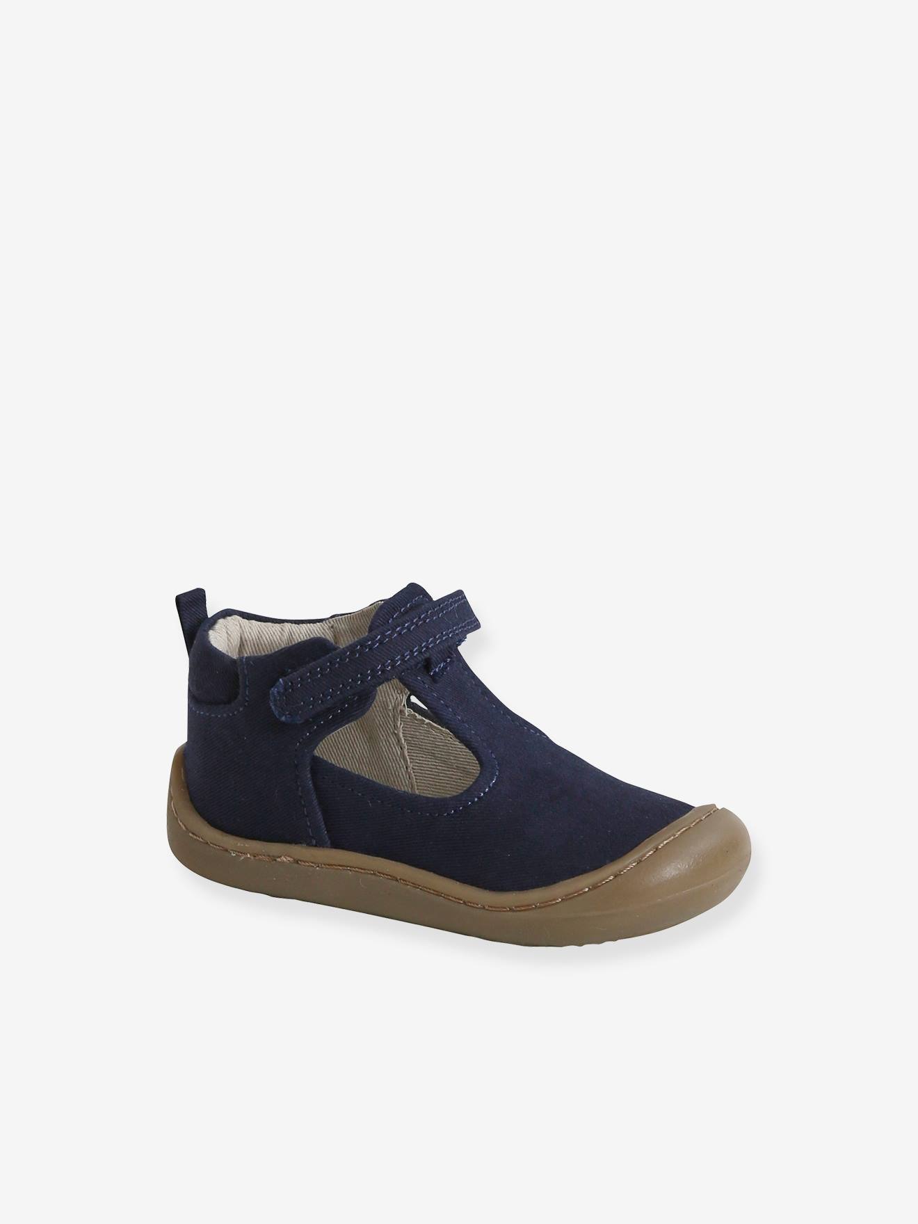 Sandálias de tecido flexível com fecho de velcro para bebês, especialmente desenvolvidas para bebês que estão começando a engatinhar, na cor azul.