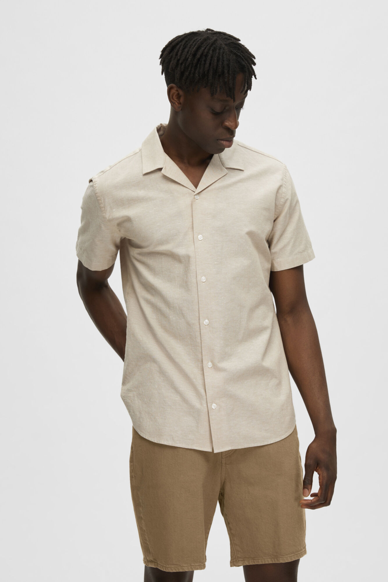 Camisa de manga curta em linho e algodão reciclado - Marrom