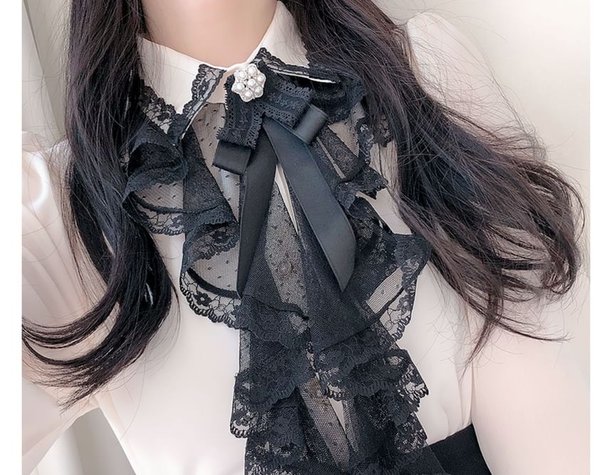 RONIN - Blouse met pofmouwen, kanten rand en strik