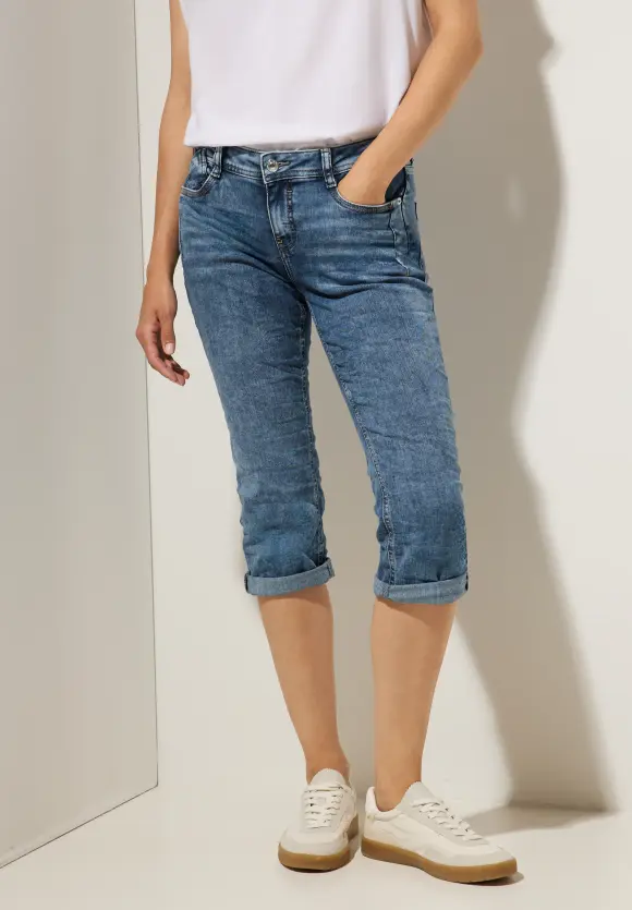 Casual Fit Jeans in 3/4 - mid blue random wash