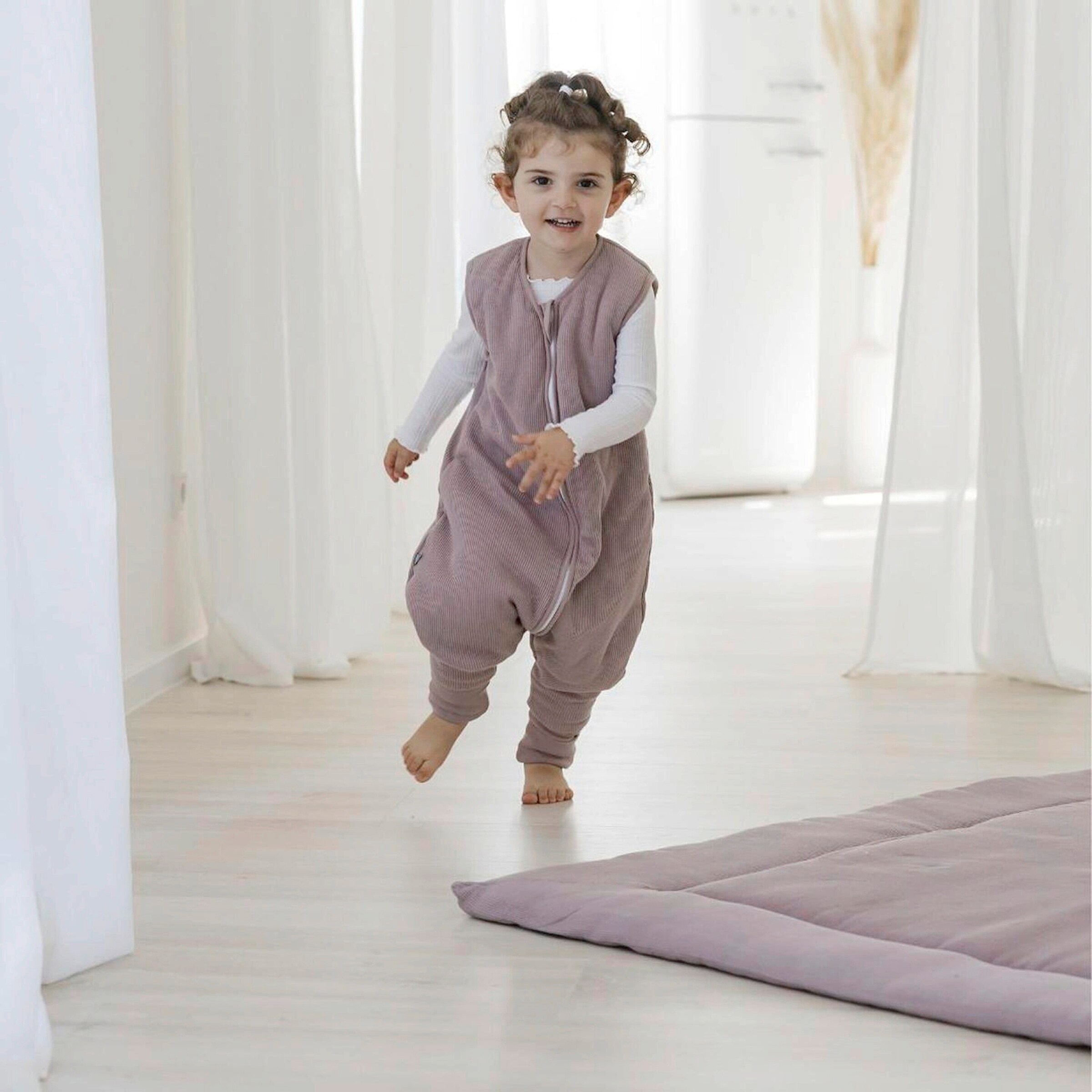 emma & noah Ganzjahres-Sleepoverall mit Umschlag-Füßchen 2.5 TOG Essential Berry