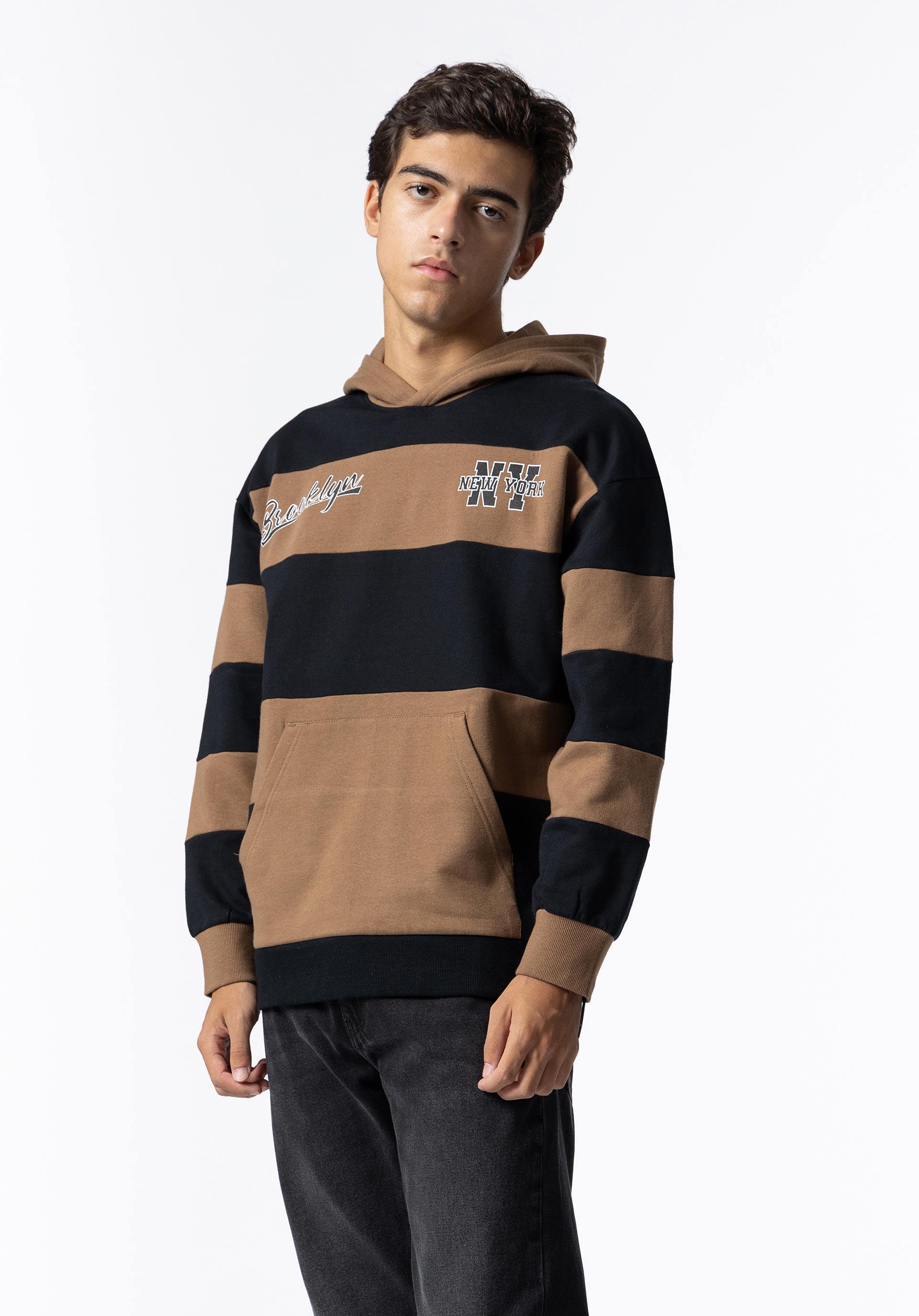 Hoodie Bicolor com Estampado Frontal